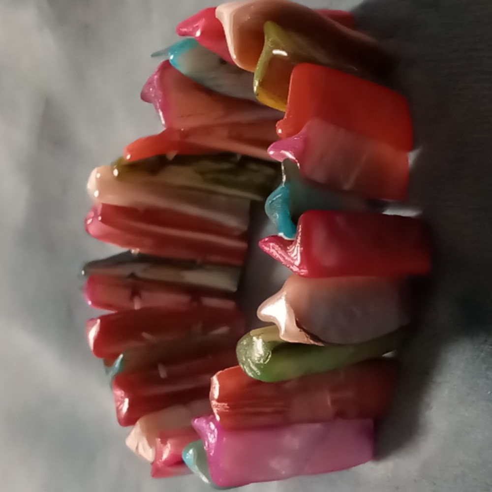 Mother of pearl dyed expandable bracelet
